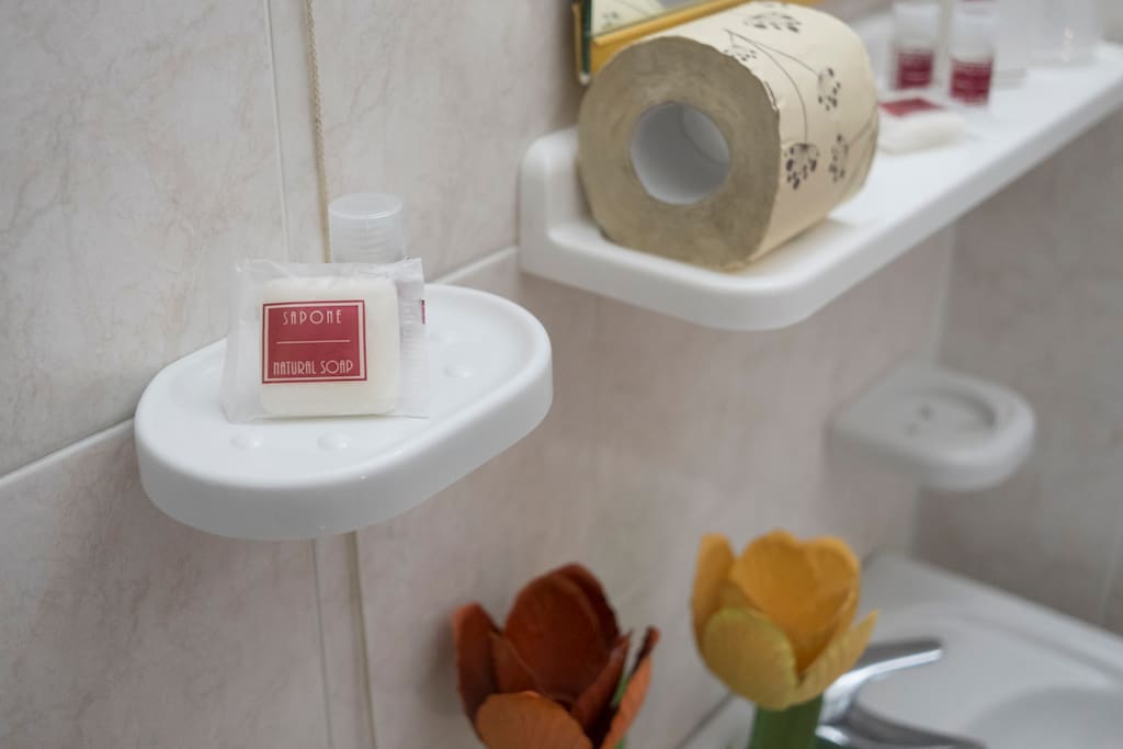 Dotazione bagno privato con doccia