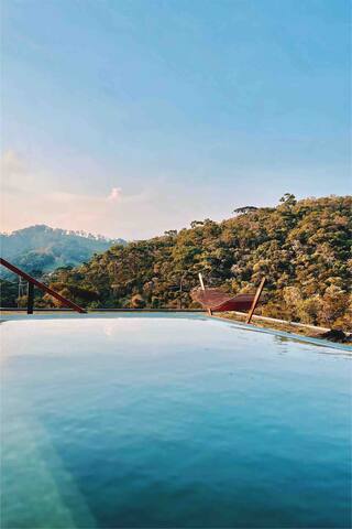 Entire home with 1 bedrooms in Goncalves - Loft-Spa  Kaámomilla:  Estilo e bem-estar no mato