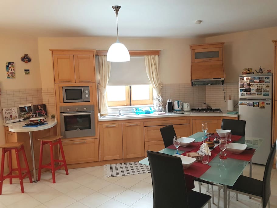 fully equipped kitchen