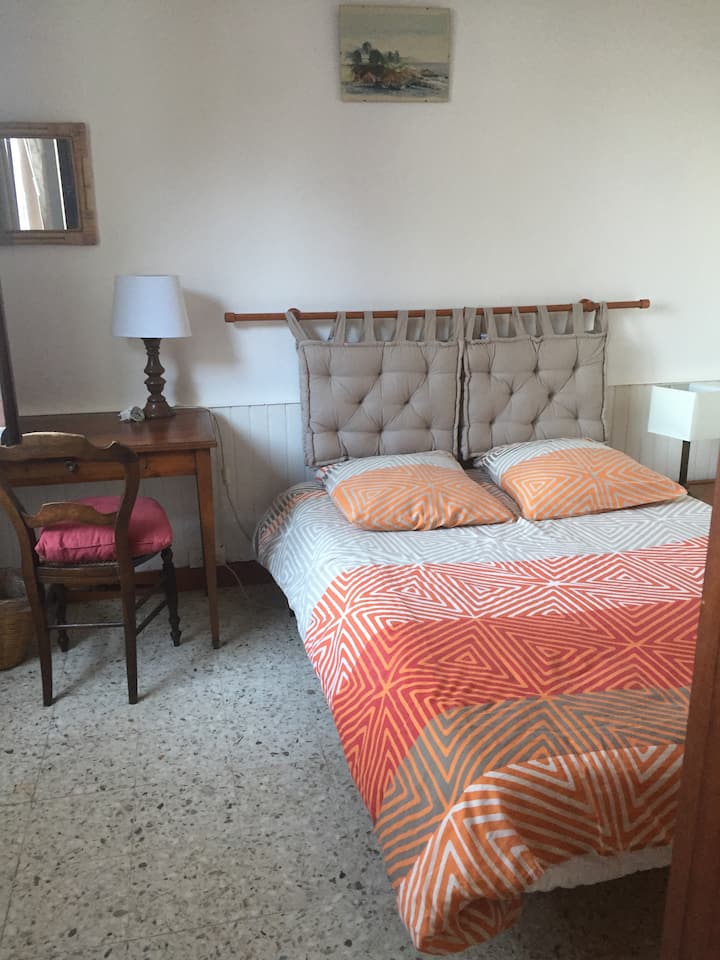 غرفة نوم 2  1 سرير مزدوج