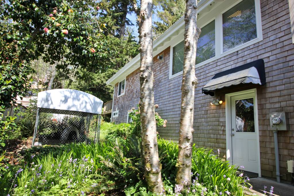 Side view - Entrance to Captain's Hideaway
