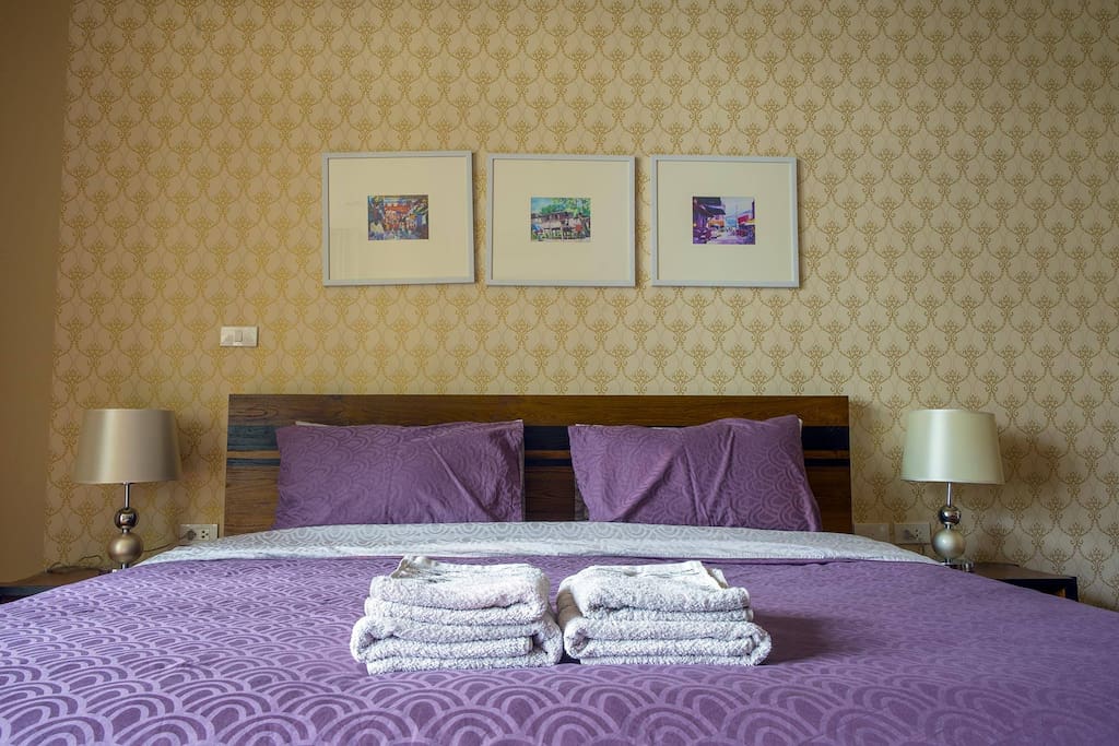 Luxury linens in contrast hue