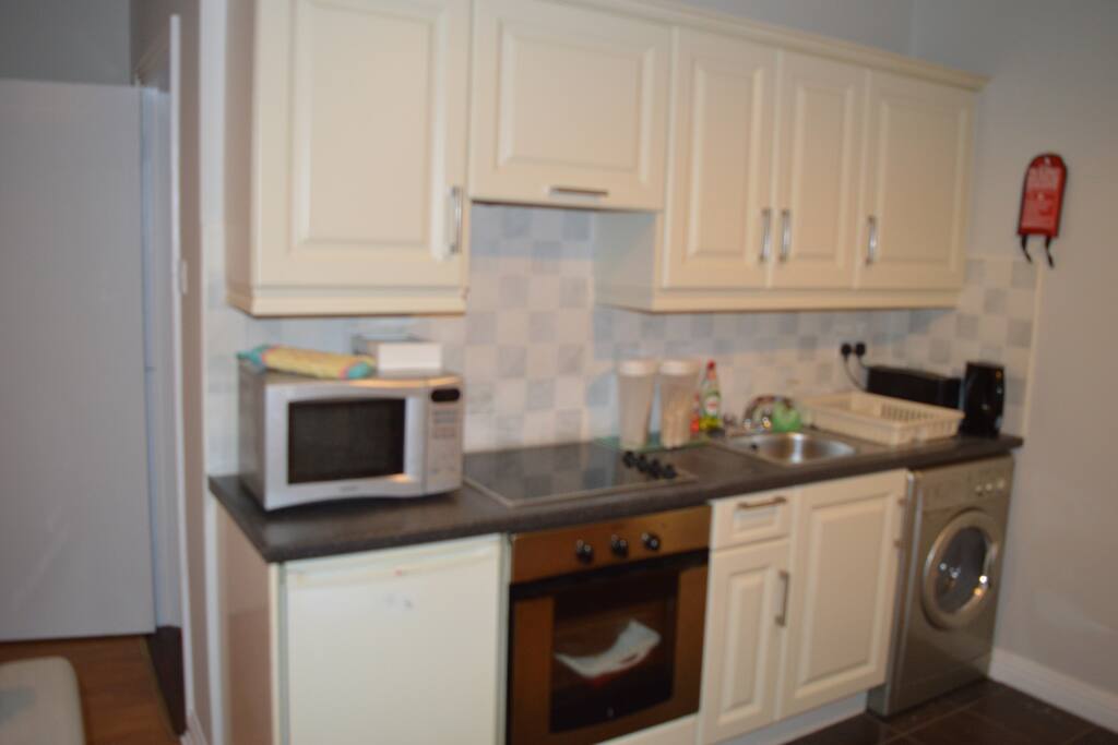Fully loaded kitchen where you can also store your food, Guinness, porridge, Guinness, washing, Guinness, whiskey, Guinness.....