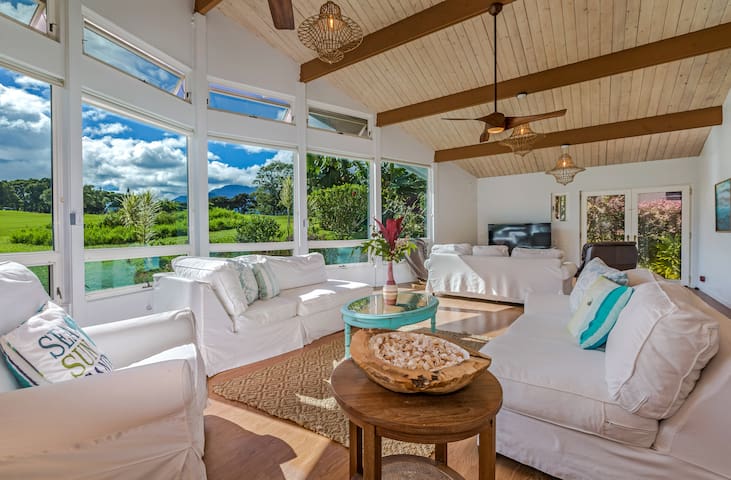 Tropical Paradise with Golf Course &Mountain Views