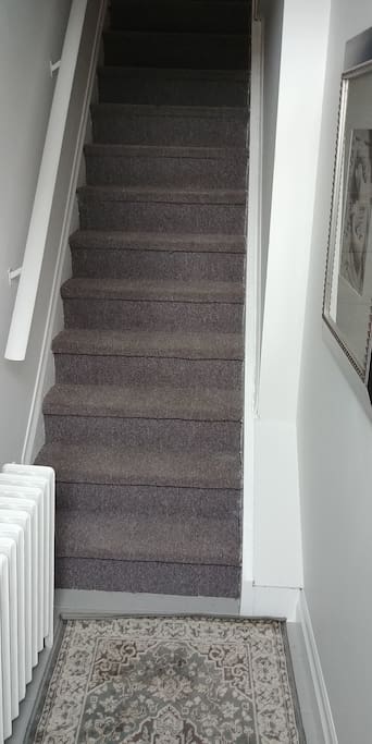 Entry stairs are steep! Really not meant for elderly or infirm guests