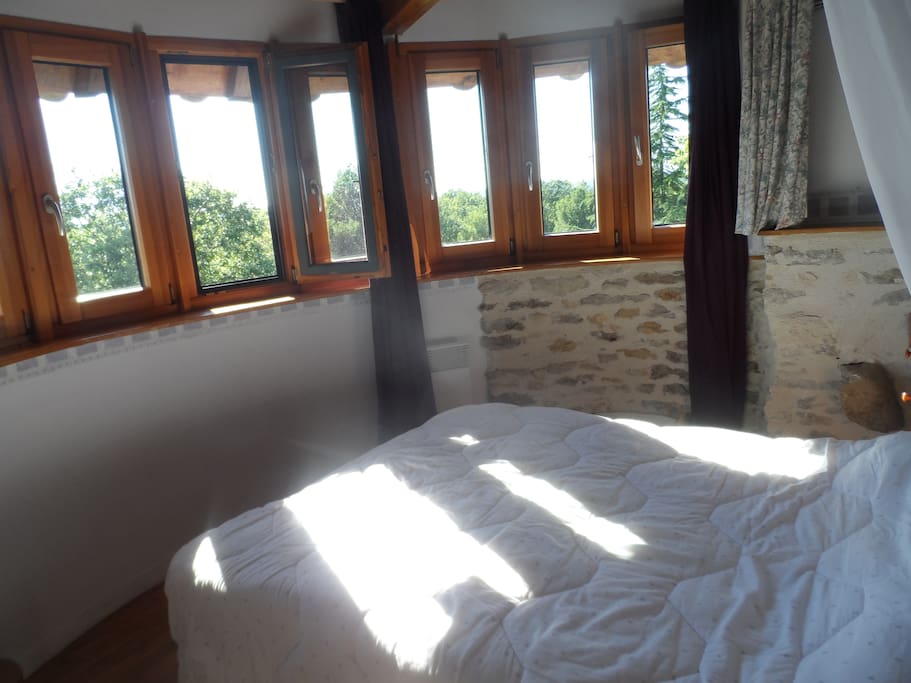 Une belle chambre avec vue panoramique sur le parc naturel