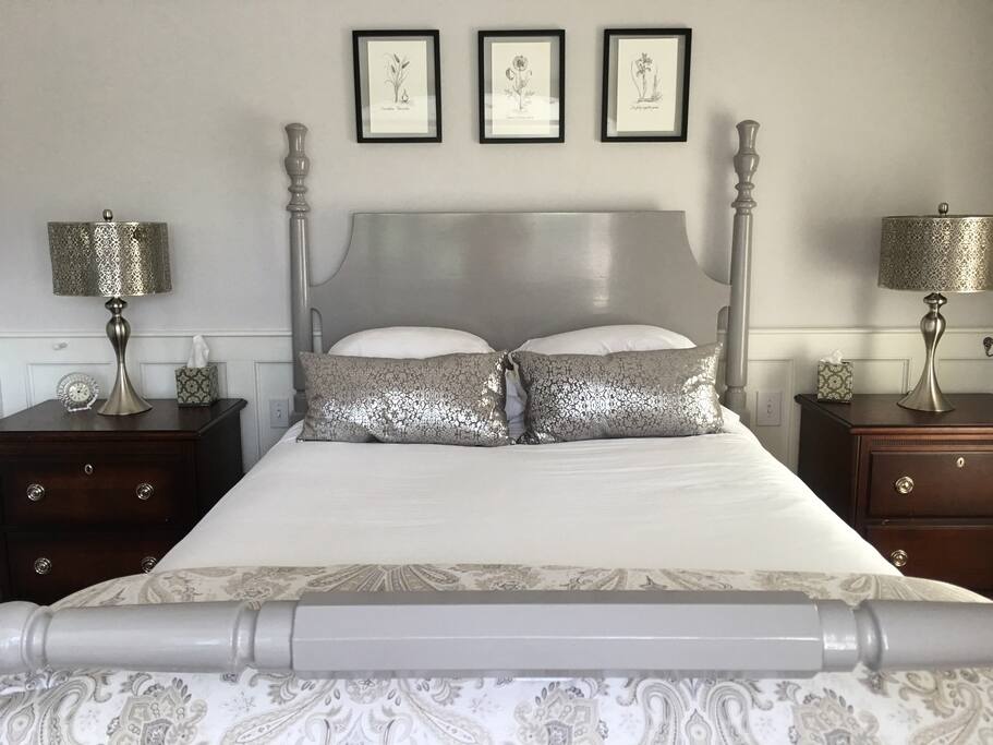 Our Queen bed features 100% Egyptian cotton linens! And fresh down pillows. Linens are laundered after each guests.