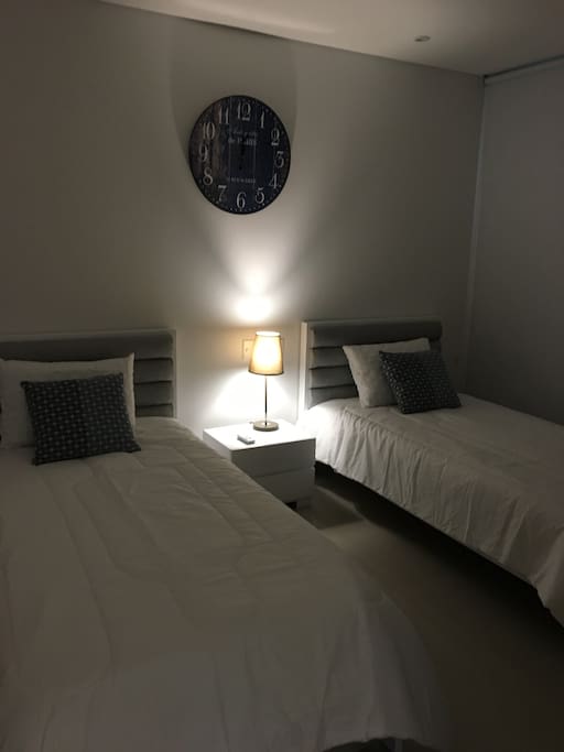 Cuarto secundario con dos camas sencillas