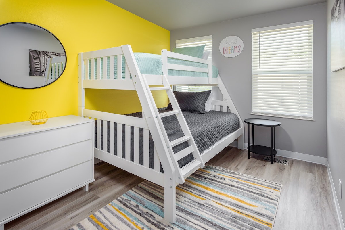 เตียงสองชั้นกว้างขวางกว่าเตียงสองชั้นเต็มรูปแบบ 