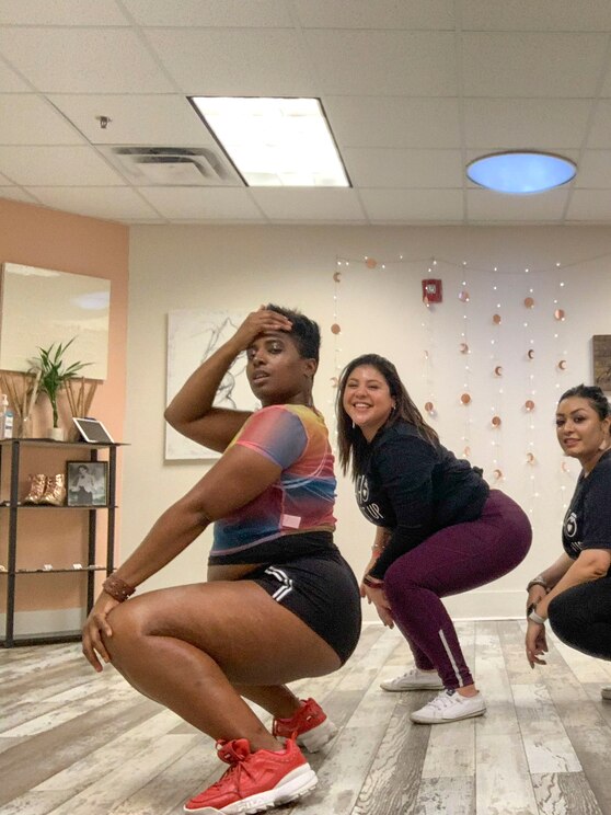 Show full-screen, host-provided image