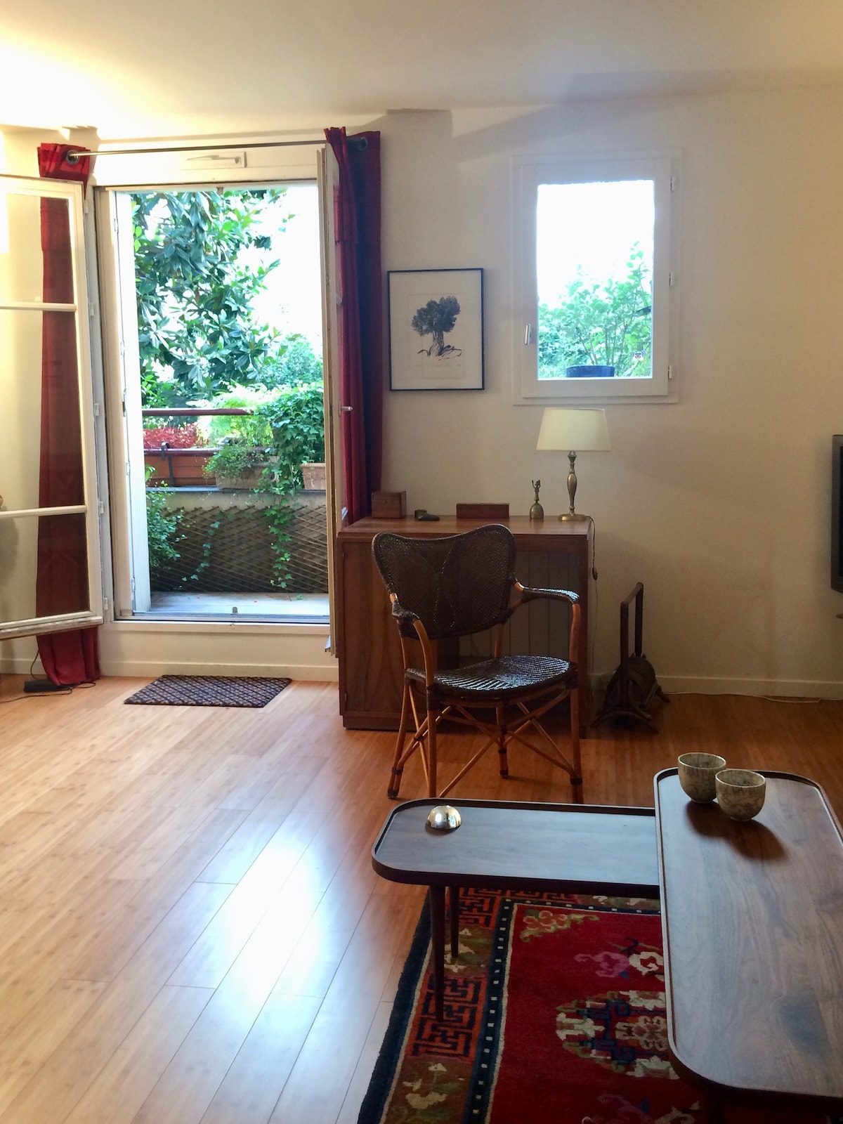 Top performing Airbnb: Charming apartment viewing a garden center Paris in Paris 5e Arrondissement