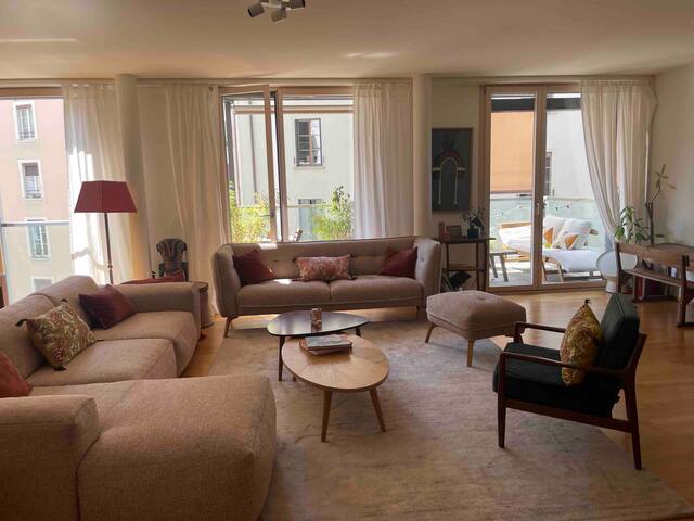 Flat next to the lake with Terrace and parking gallery image 2