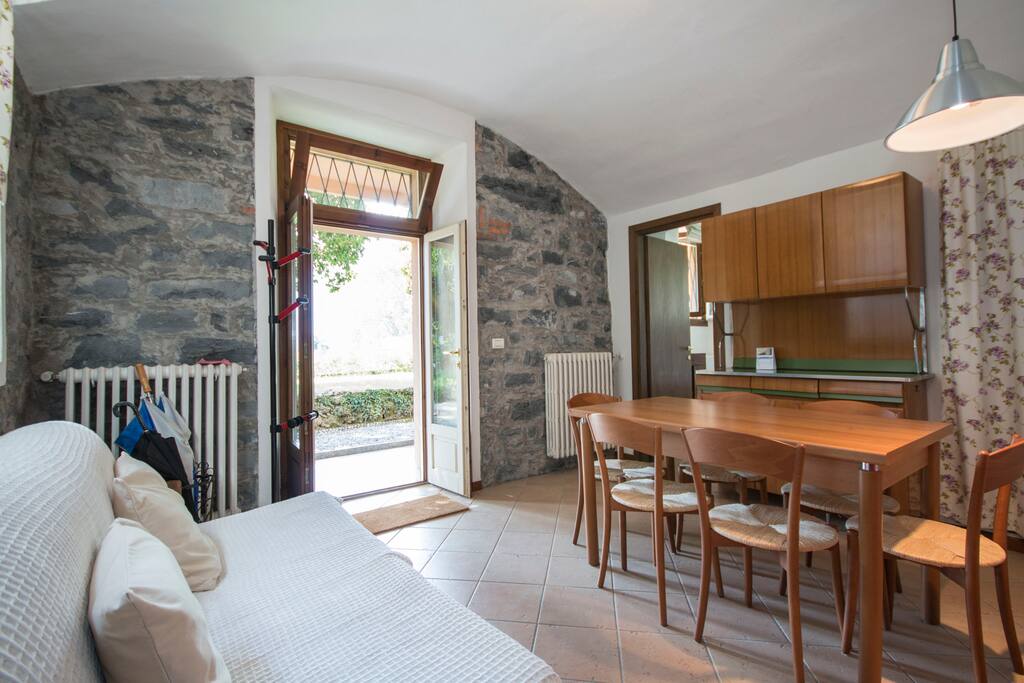 entrance&living room