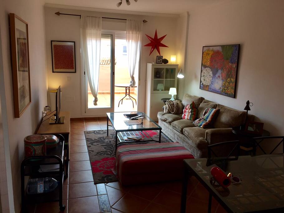 El salon y acceso a la terraza