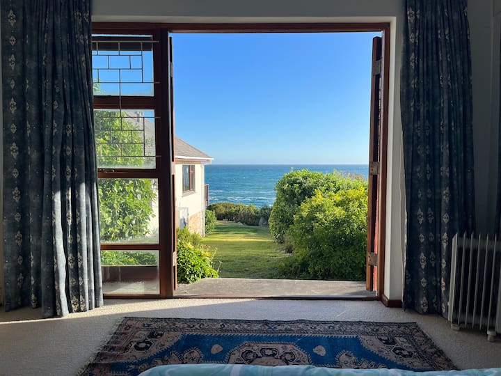 Mwonekano wa chumba kikuu cha kulala cha nyumba ya s