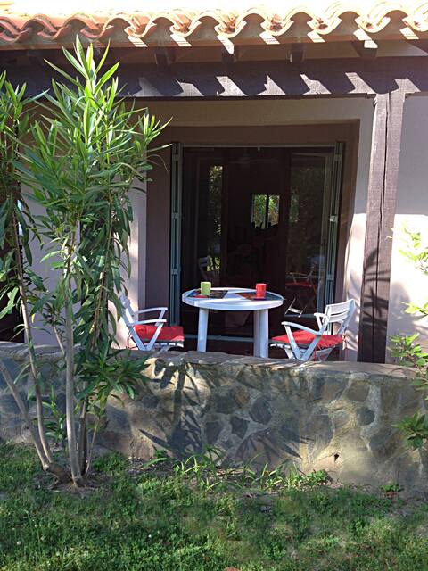 T1 150m mer commerces, terrasse, parking, piscine