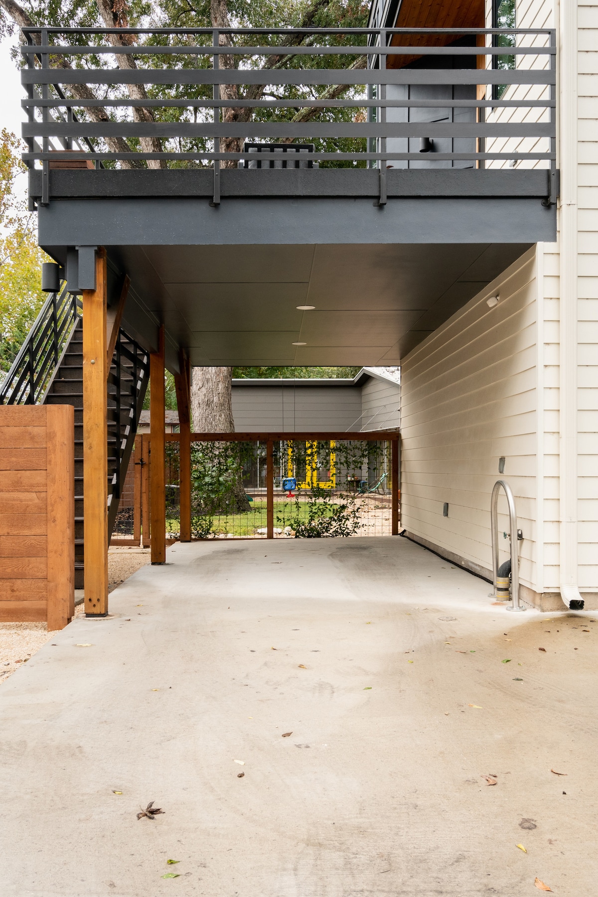 Modern East ATX Gem | Workspace + Walk everywhere