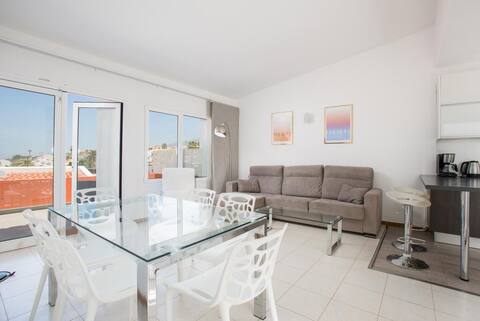 Apartamento de 72m2, 2 Dormitorios, ideal para Familias y Parejas, ubicado entorno tranquilo y con vistas