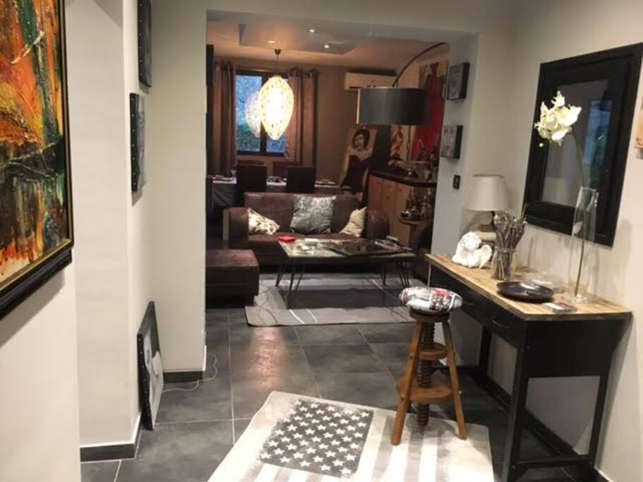 Entrée de cette maison d'architecte, entièrement rénovée depuis 1 an.