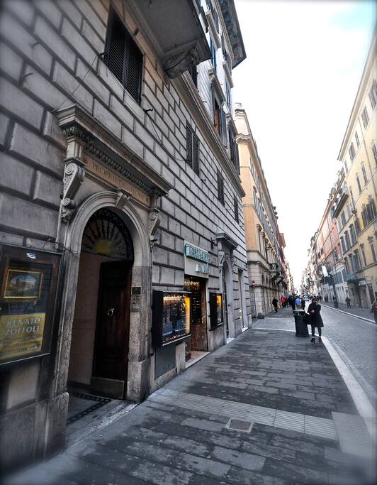Entrata su Via del Babuino