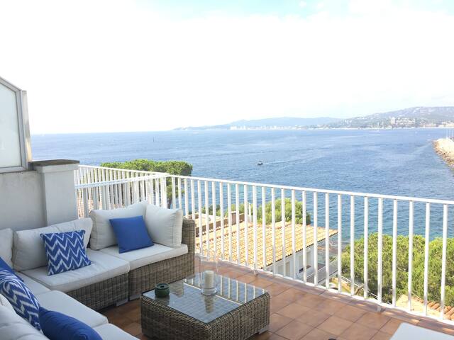 Luxury appartment at the seafront