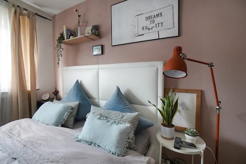 Beliebte Airbnb-Anzeige: Cozy Apartment Close To the Mainstation in Oberbilk