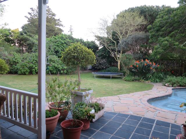 Cape Town family home with lovely garden. gallery image 5