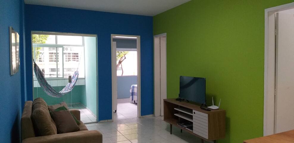 Alegre e espaçoso apto007 às margens do Capibaribe