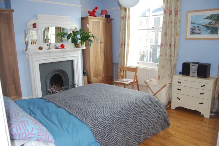 Big, Bright & Cheerful Victorian Terraced House - Londra