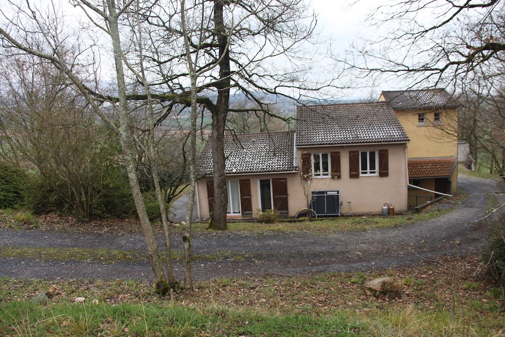 Vous êtes bien arrivés. C'est ici. (AirBnB = partie à droite)
