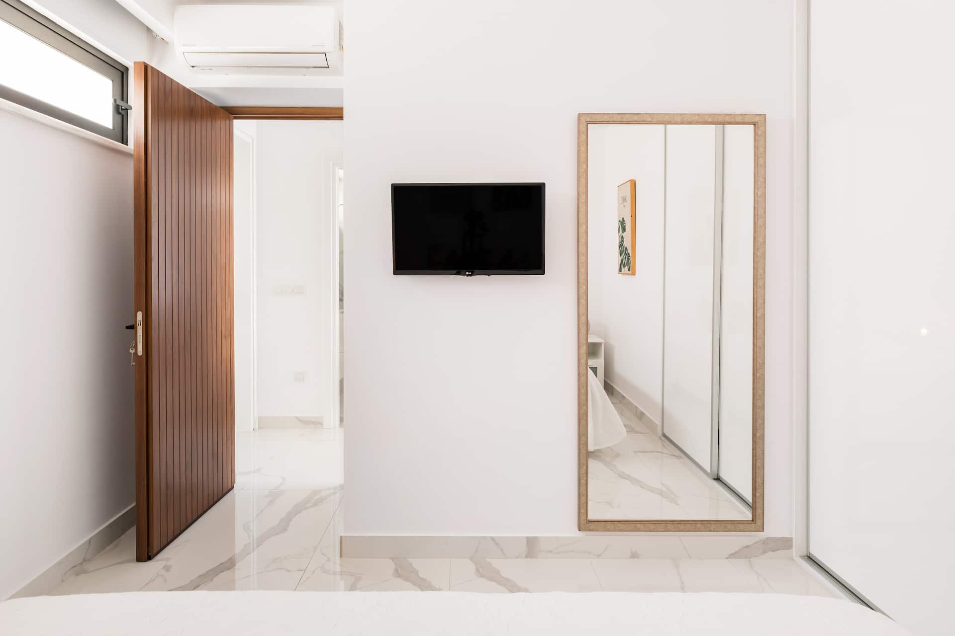 Phaedrus Living Seaview Luxury Flat Marina Court 213 — photo 5