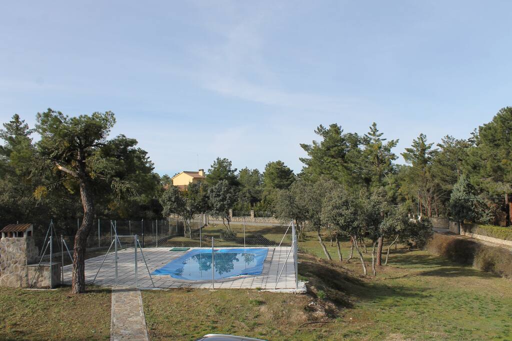 Parcela y piscina