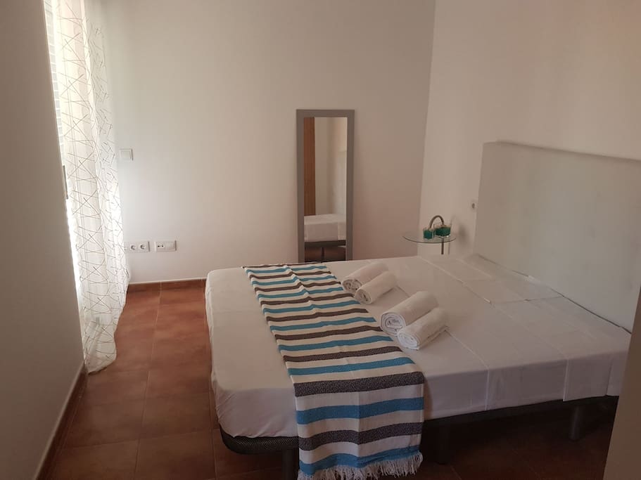habitación de matrimonio con baño