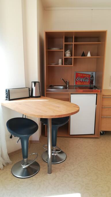 Kleine Küchenzeile (im Zimmer)