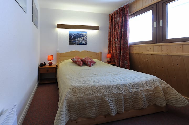 chumba cha kulala chenye kitanda mara mbili cha 1m60 (upande wa dirisha)