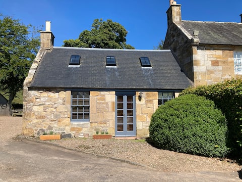 Stylish country cottage outside Edinburgh