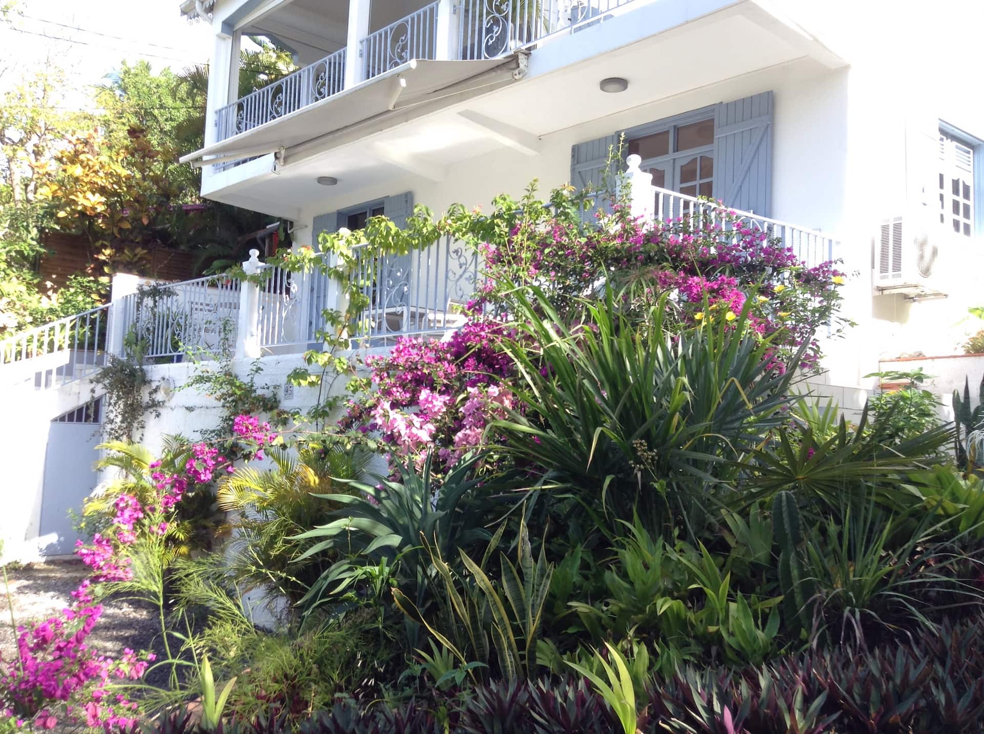 T2 great location ,secure GOSIER