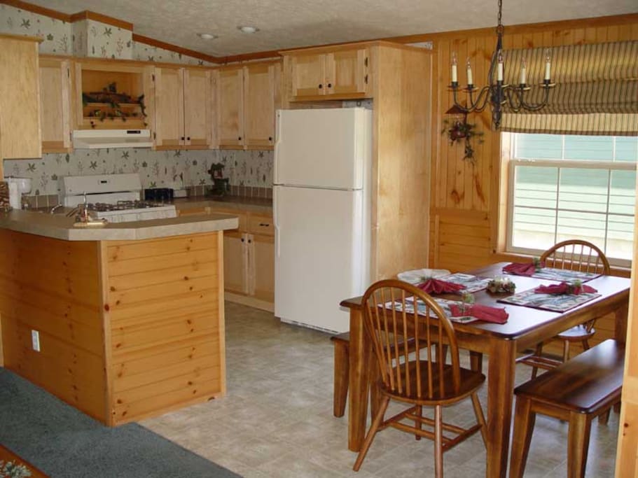 Kitchen & Breakfast Room