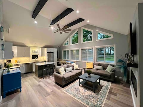 Top Airbnb: Parkside Cottage (NEW Construction!) in Sylvan Beach
