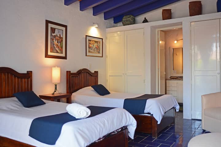 Soba s dva odvojena kreveta i kupaonicom s WC-om!!