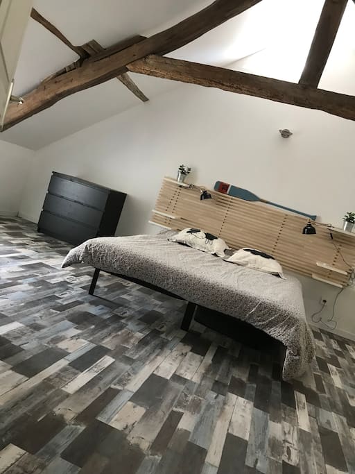 Chambre 20 m² literie et mobilier neuf.