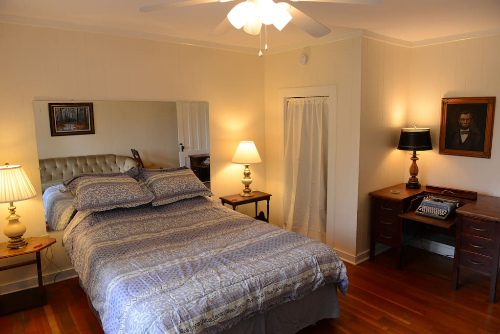 Spacious bedroom with queen bed and a cool fold-away typewriter table.