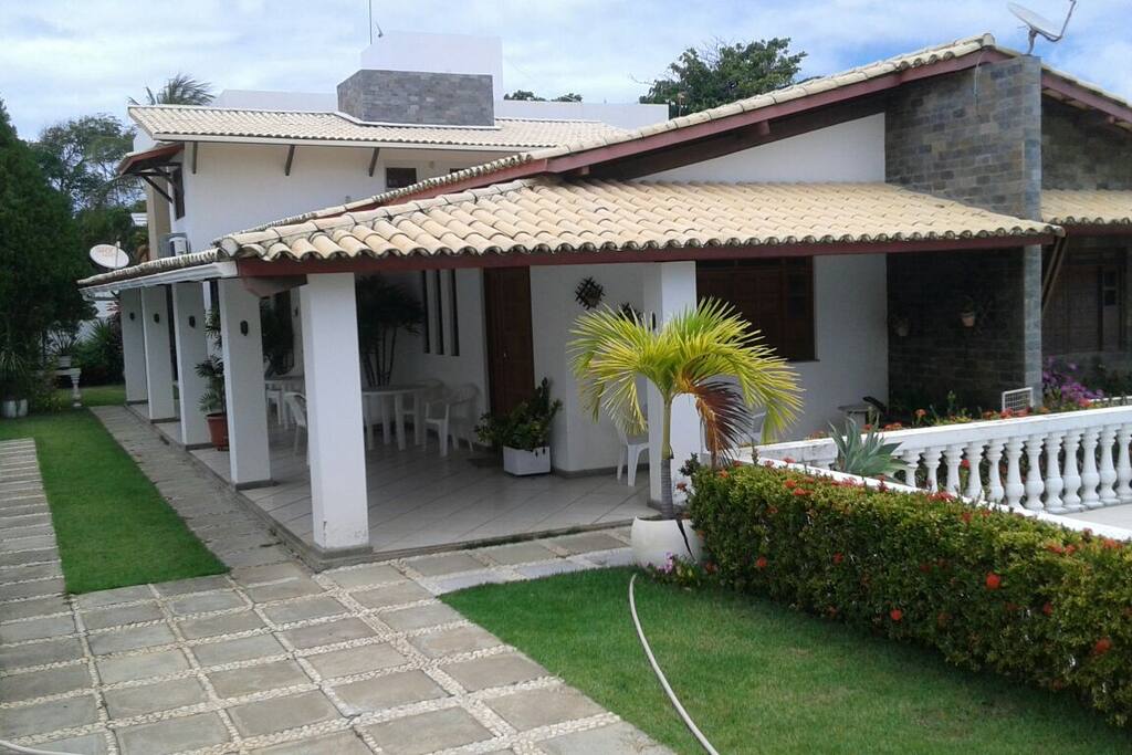 Entrada e estacionamento