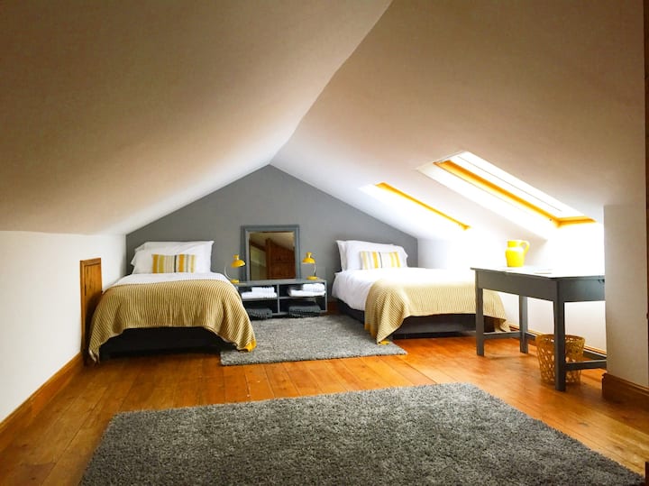 Поткровје соба 2 поединечни прекрасни погледи. 