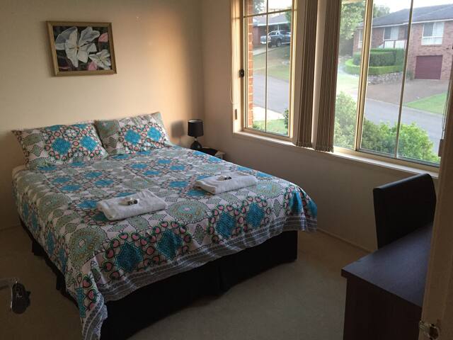 Budget Queen Room at Anja's Place