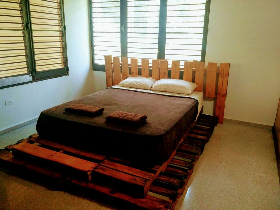 This bedroom has a queen bed and can host up to 3 guests with an additional double sized airbed on the floor. For groups of 4, please check out the other bedroom on the next photo.