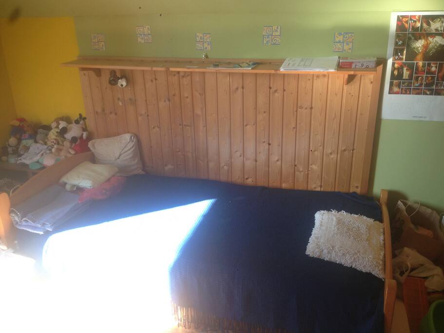 Cozy, small but nice guest room, possibility to add another matress