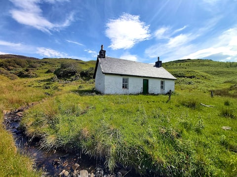 Bearnus Bothy on Isle of Ulva