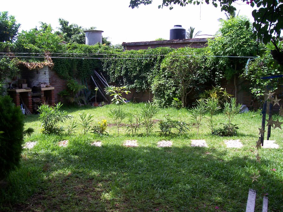 jardin privado con asador