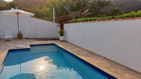 Casa Guarujá - 4 Suites, Pool and BBQ grill..